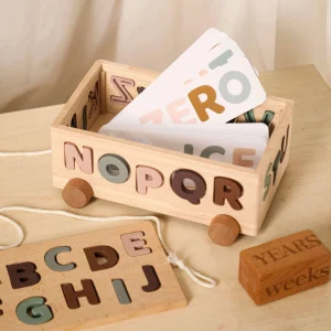 Macchina in Legno con Lettere